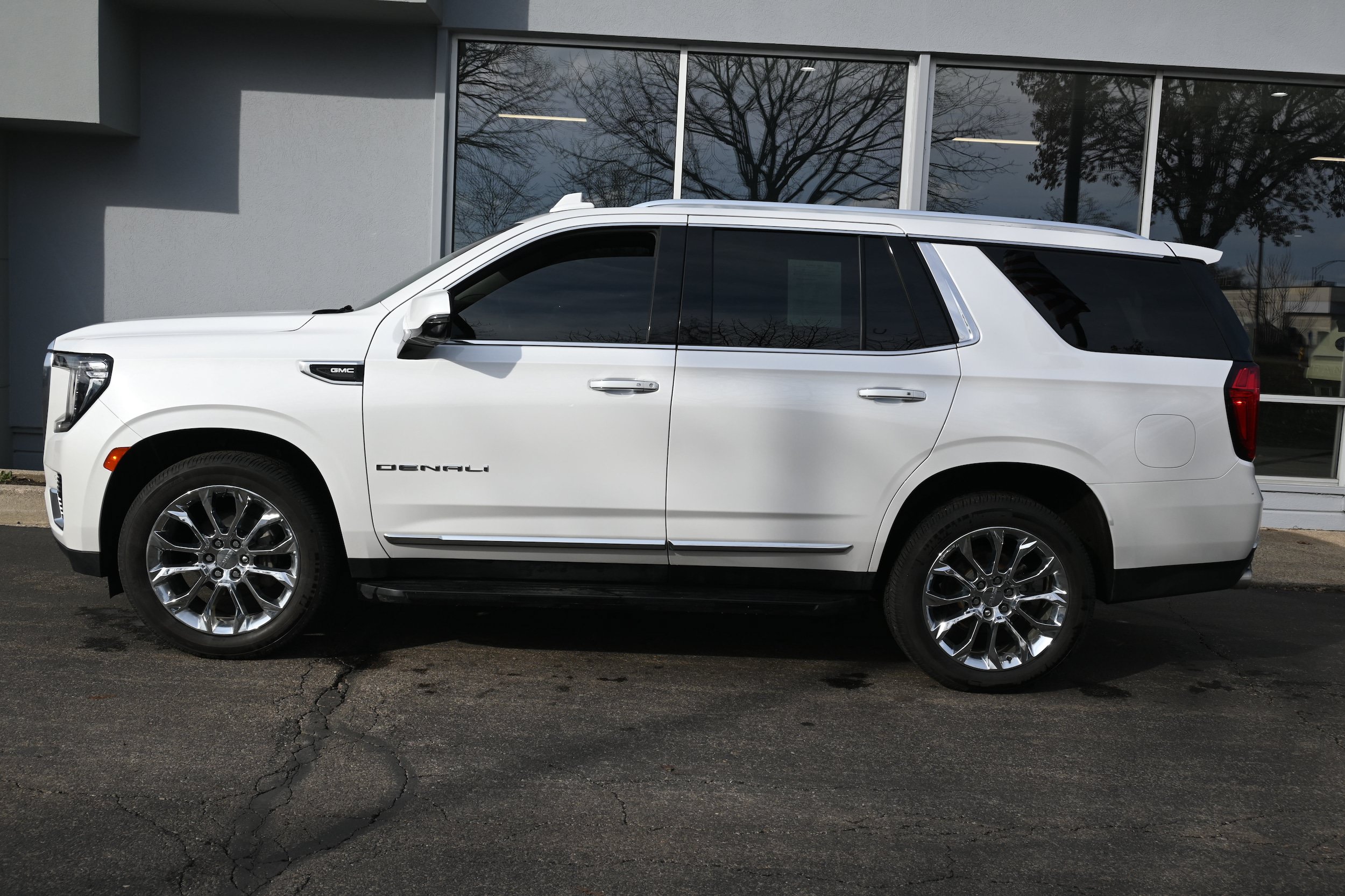 Used 2022 GMC Yukon Denali w/ Max Trailering Package AWD/4WD image 3