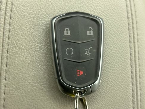 Used 2023 Cadillac XT4 Luxury w/ Cold Weather Package image 10