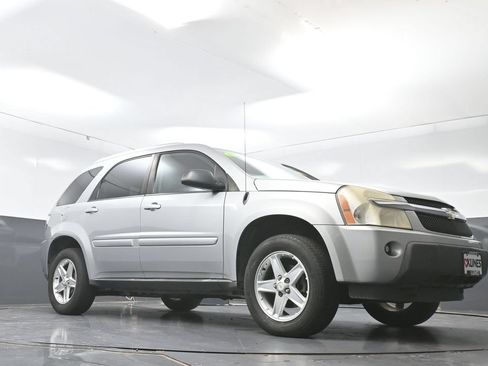 Used 2005 Chevrolet Equinox LT w/ Preferred Equipment Group AWD/4WD image 49