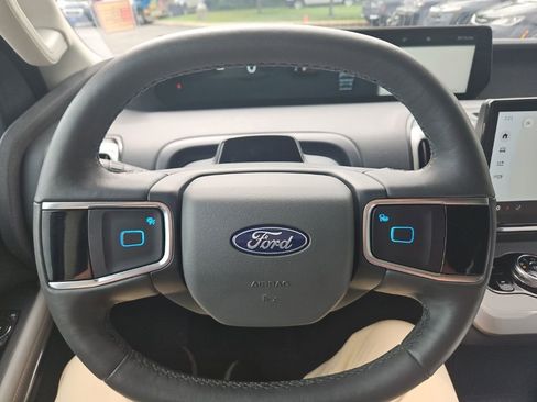 Used 2025 Ford Expedition Max Active AWD/4WD image 18