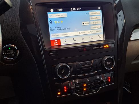 Certified 2019 Ford Explorer XLT w/ Equipment Group 202A image 24