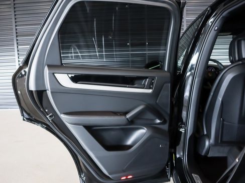Certified 2025 Porsche Cayenne image 23
