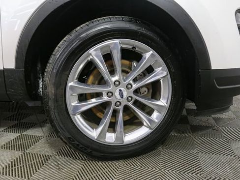Used 2019 Ford Explorer XLT w/ Equipment Group 202A AWD/4WD image 15