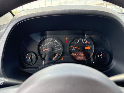 Used 2014 Jeep Compass Sport FWD image 29