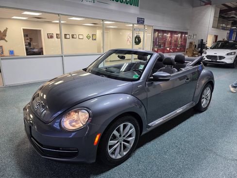 Used 2013 Volkswagen Beetle TDI image 18