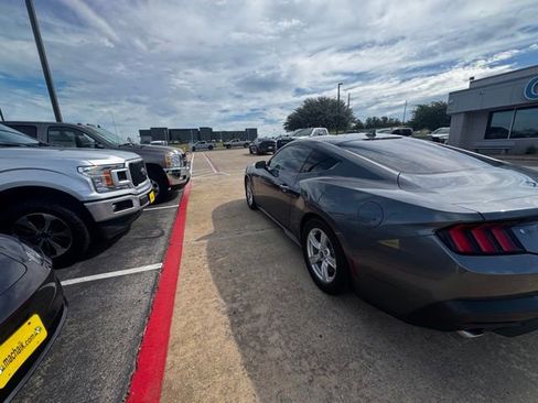 Used 2024 Ford Mustang Coupe RWD image 3