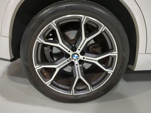 Used 2019 BMW X5 xDrive40i w/ M Sport Package AWD/4WD image 6