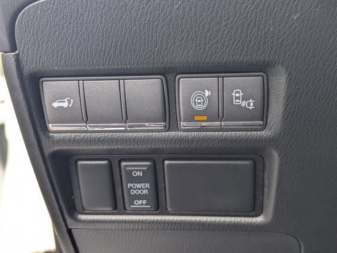 Used 2014 INFINITI QX80 4WD w/ Deluxe Touring Package image 22