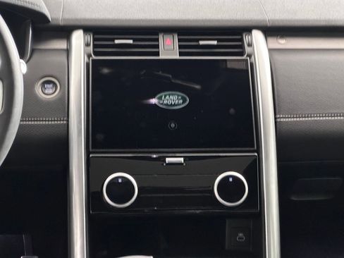 Used 2024 Land Rover Discovery Dynamic SE image 23