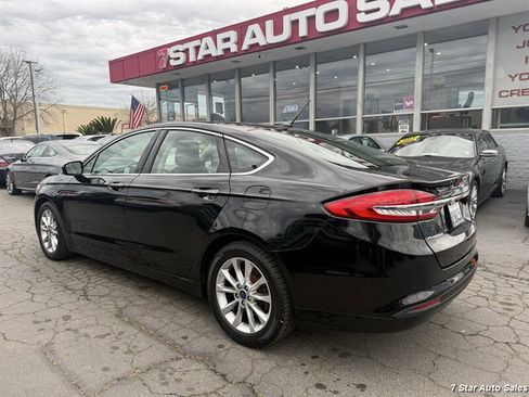 Used 2017 Ford Fusion SE w/ Fusion SE Technology Package FWD image 6