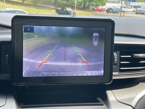 Used 2022 Ford Explorer XLT image 41