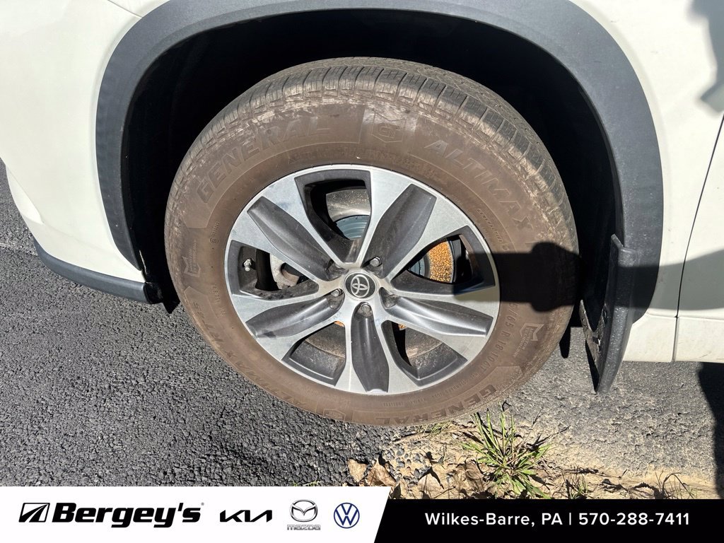 Used 2020 Toyota Highlander XLE AWD/4WD image 9