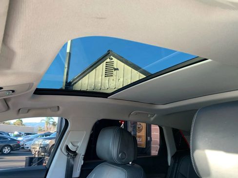 Used 2021 Audi e-tron Prestige w/ Prestige Package image 32