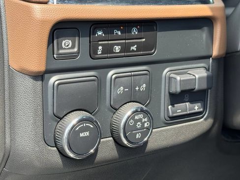 Used 2025 Chevrolet Tahoe High Country w/ Sun And Tow Package RWD image 21