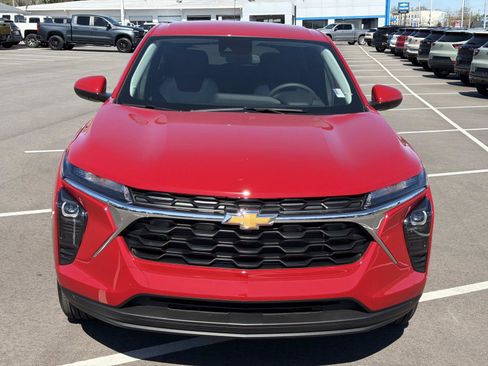 New 2026 Chevrolet Trax LS w/ LS Convenience Package FWD image 9