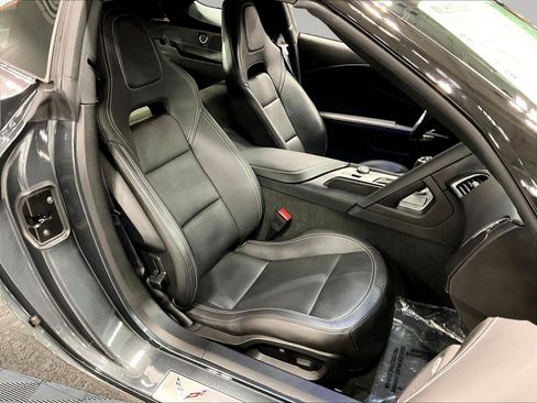 Used 2017 Chevrolet Corvette Stingray Coupe w/ 1LT RWD image 22