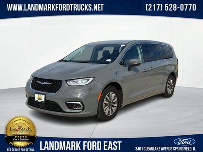 Used 2023 Chrysler Pacifica Touring-L