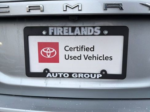 Certified 2018 Toyota Camry L image 9