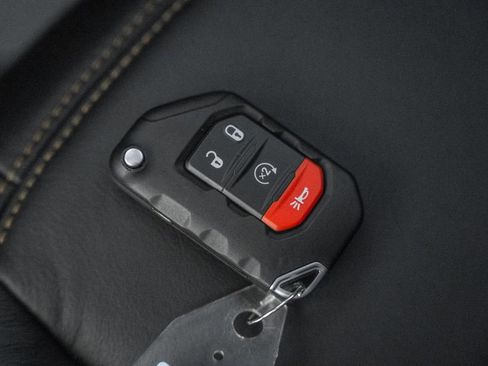 New 2025 Jeep Gladiator Sport image 39