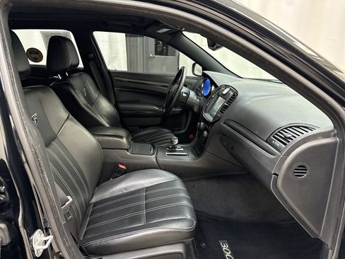 Used 2014 Chrysler 300 S w/ Luxury Group image 32