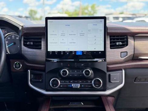 Certified 2023 Ford Expedition Limited AWD/4WD image 30