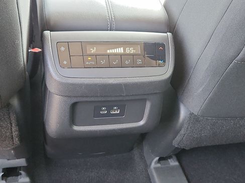 Used 2022 Nissan Pathfinder SV AWD/4WD image 11