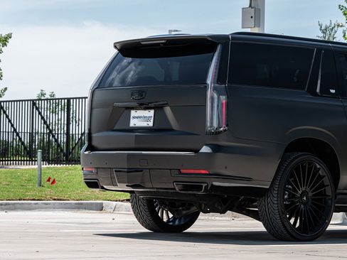 Used 2026 Cadillac Escalade ESV Platinum Sport w/ LPO, ONYX Package AWD/4WD image 43