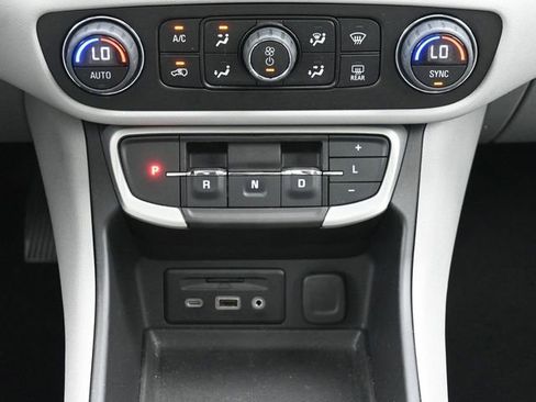 Used 2023 GMC Terrain SLT w/ Infotainment Package II image 25