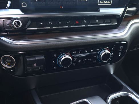 Used 2024 GMC Sierra 1500 SLT w/ SLT Premium Plus Package image 29