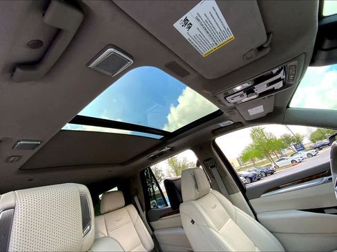 Used 2025 Cadillac Escalade Sport Platinum w/ LPO, ONYX Package AWD/4WD image 23