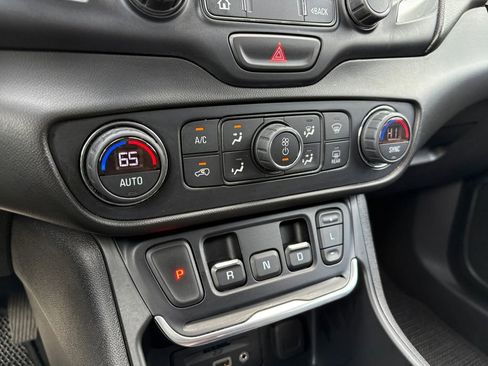 Used 2021 GMC Terrain SLT image 26