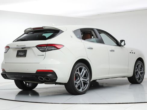 Certified 2022 Maserati Levante GT AWD/4WD image 5