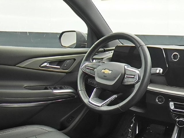 Used 2025 Chevrolet Traverse LT AWD/4WD image 30