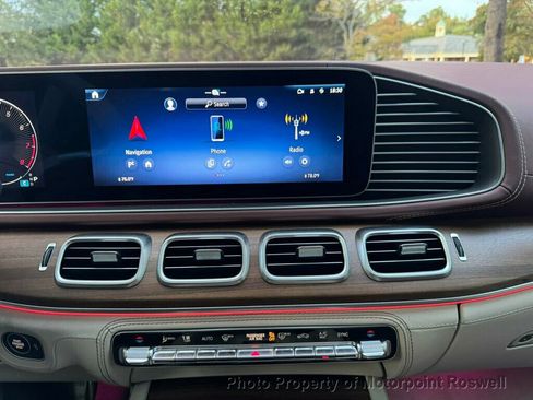 Used 2024 Mercedes-Benz Maybach GLS 600 Maybach GLS 600 4MATIC SUV image 35