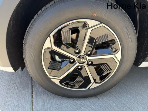 New 2026 Kia Niro LX FWD image 8