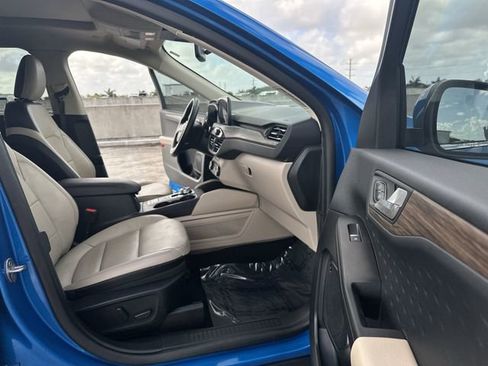 Used 2020 Ford Escape Titanium image 29