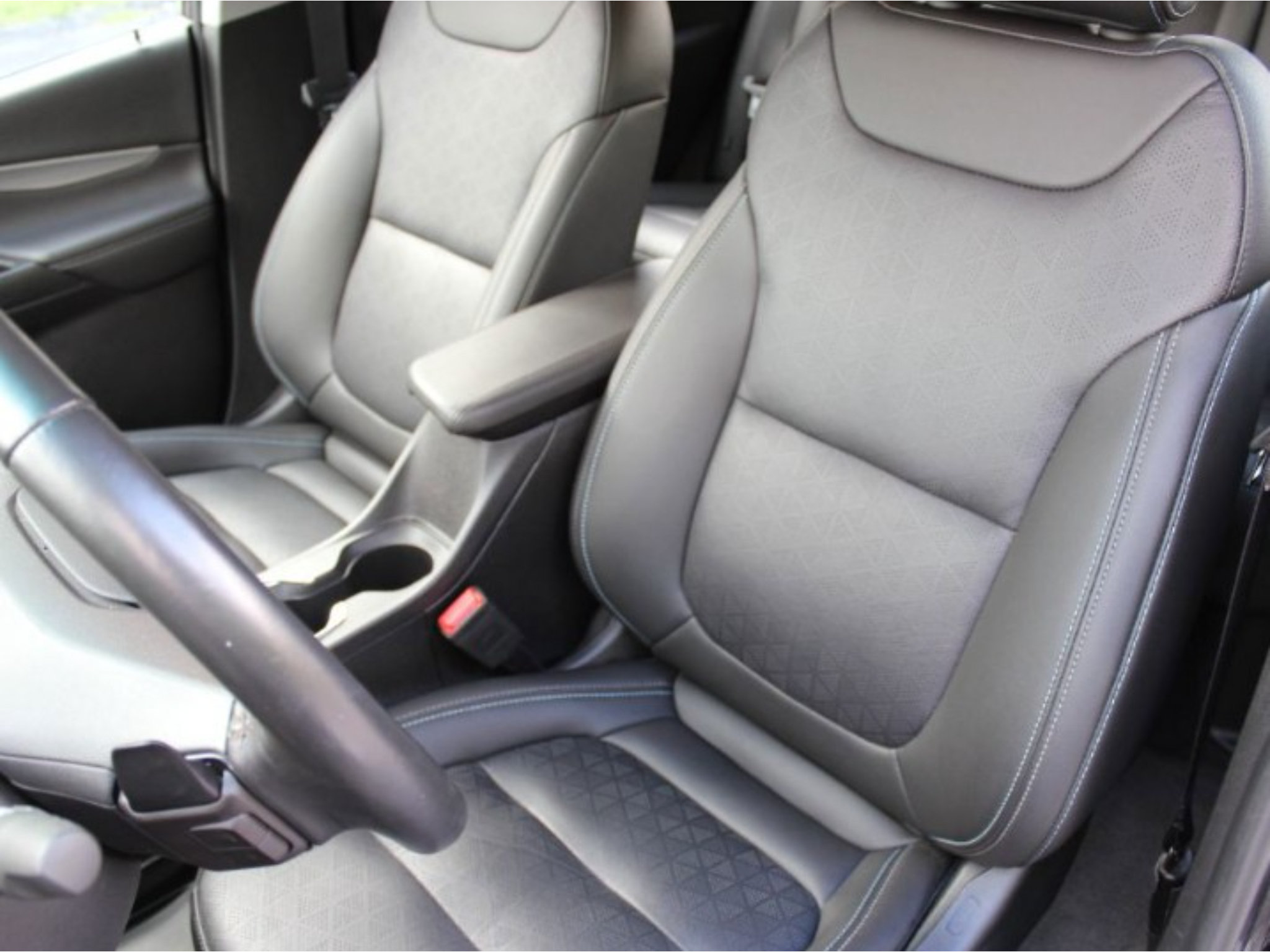 Used 2023 Chevrolet Bolt LT w/ Infotainment Package FWD image 5