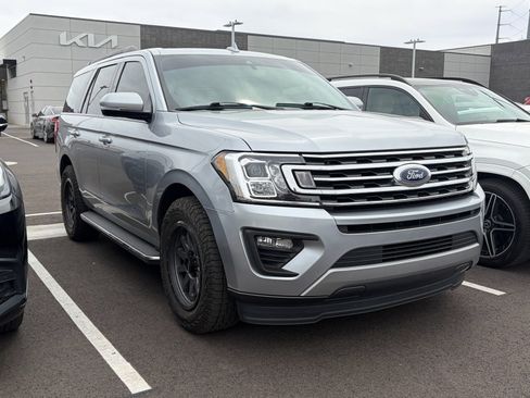 Used 2021 Ford Expedition XLT image 2