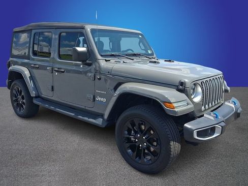 Used 2023 Jeep Wrangler Unlimited Sahara AWD/4WD image 3