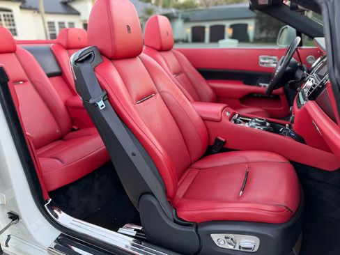 Used 2018 Rolls-Royce Dawn image 15