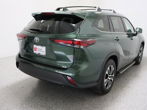 Certified 2025 Toyota Highlander XLE FWD image 7