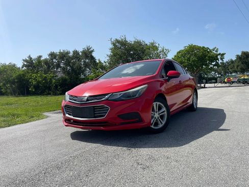 Used 2018 Chevrolet Cruze LT FWD image 2