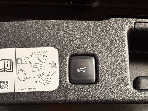 Used 2020 Ford Escape Titanium image 35