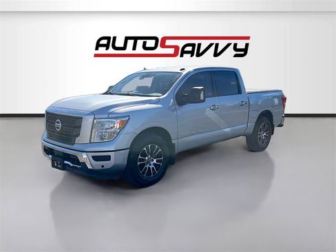 Used 2020 Nissan Titan SV w/ SV Convenience Package image 3