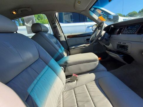 Used 2000 Lincoln Town Car Executive RWD image 4