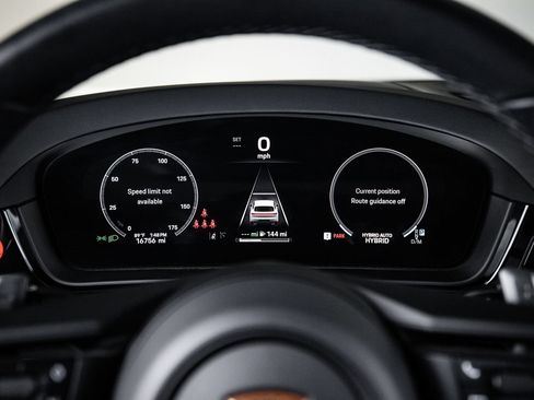 Certified 2025 Porsche Cayenne E-Hybrid AWD/4WD image 15