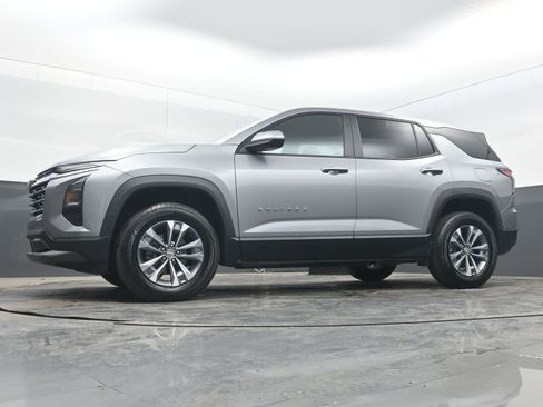 Used 2025 Chevrolet Equinox LT image 23