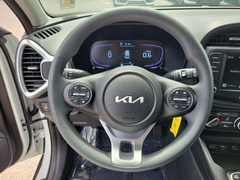 Used 2025 Kia Soul LX w/ LX Technology Package FWD image 26