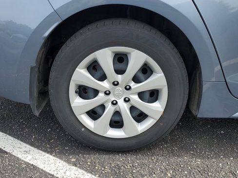 Used 2022 Toyota Corolla LE FWD image 5