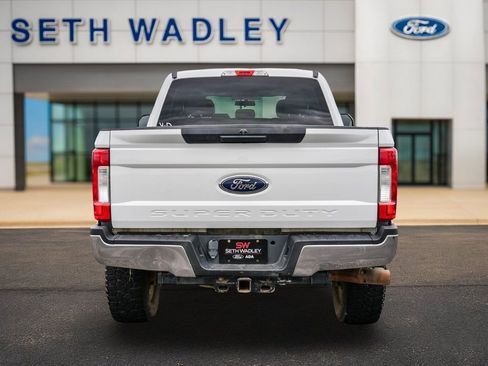 Used 2018 Ford F250 XLT w/ FX4 Off-Road Package AWD/4WD image 6